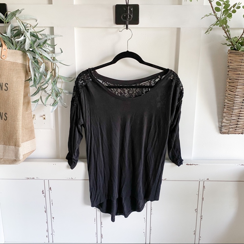 Black hi-lo shirt with lace